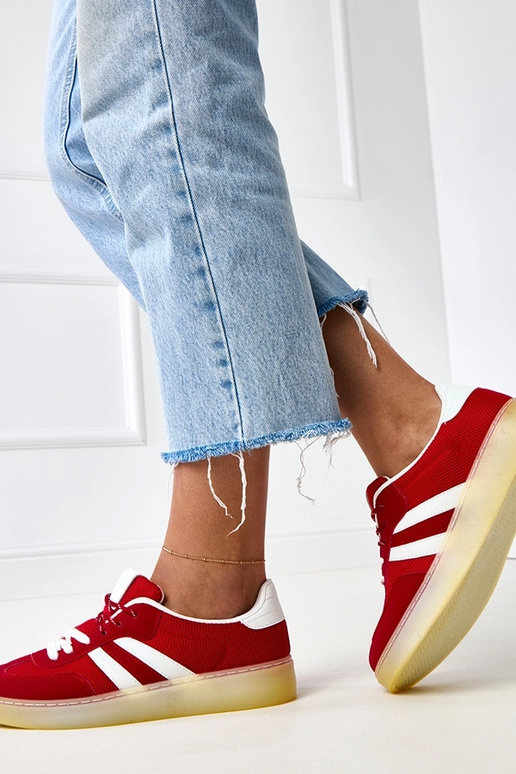 Punased võrksportjalatsid valge... Punased võrksportjalatsid valge...