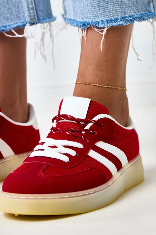 Punased võrksportjalatsid valge... Punased võrksportjalatsid valge...