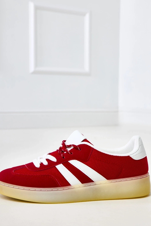 Punased võrksportjalatsid valge... Punased võrksportjalatsid valge...