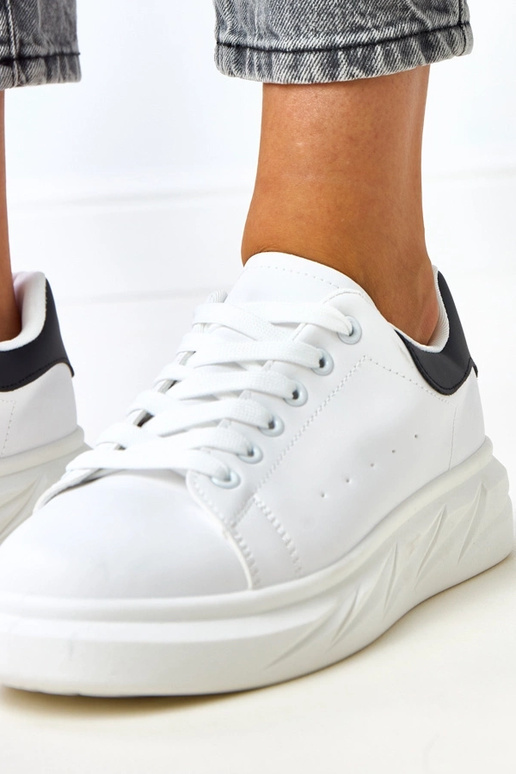 Must-valged platvormi spordijalatsid... Must-valged platvormi spordijalatsid...