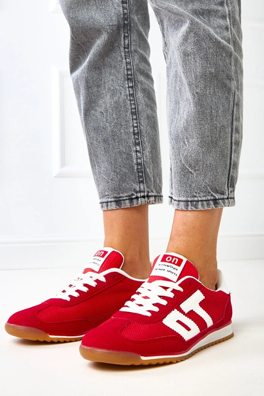 Punased spordijalatsid valgete... Punased spordijalatsid valgete...