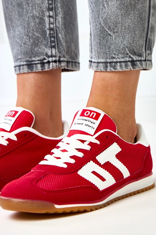 Punased spordijalatsid valgete... Punased spordijalatsid valgete...