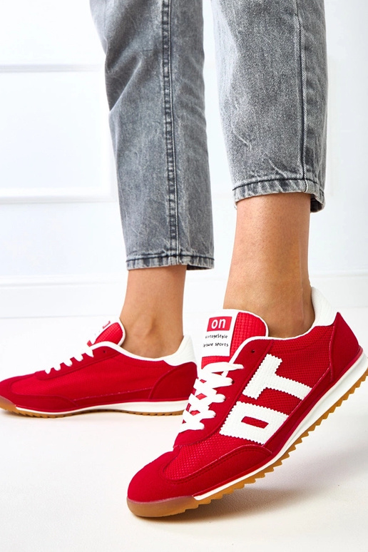 Punased spordijalatsid valgete... Punased spordijalatsid valgete...