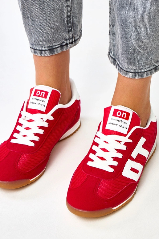 Punased spordijalatsid valgete... Punased spordijalatsid valgete...