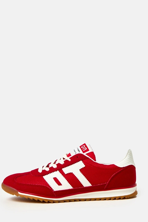 Punased spordijalatsid valgete... Punased spordijalatsid valgete...