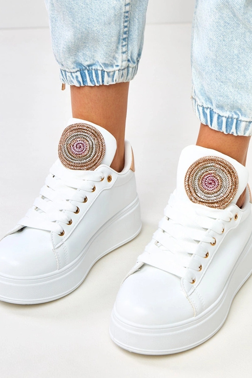 Valged platvormi tossud kuldse... Valged platvormi tossud kuldse...