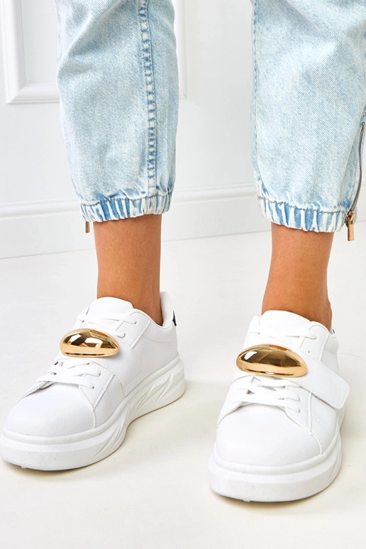 Valged platvormi tossud kuldse... Valged platvormi tossud kuldse...