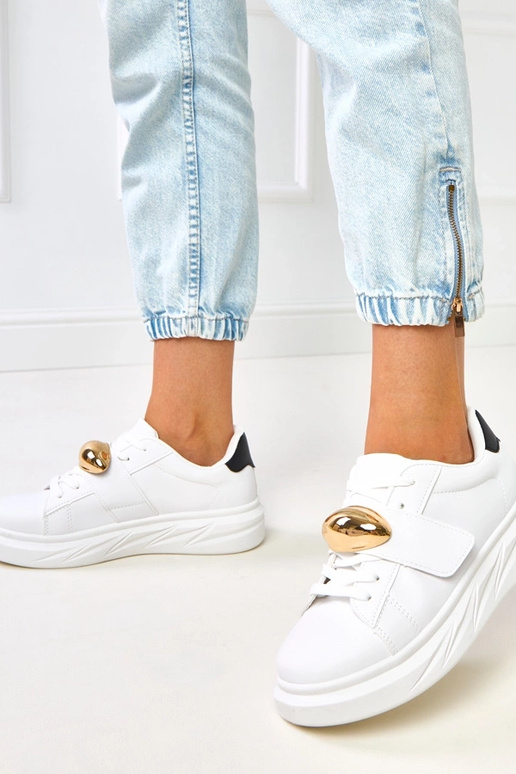 Valged platvormi tossud kuldse... Valged platvormi tossud kuldse...