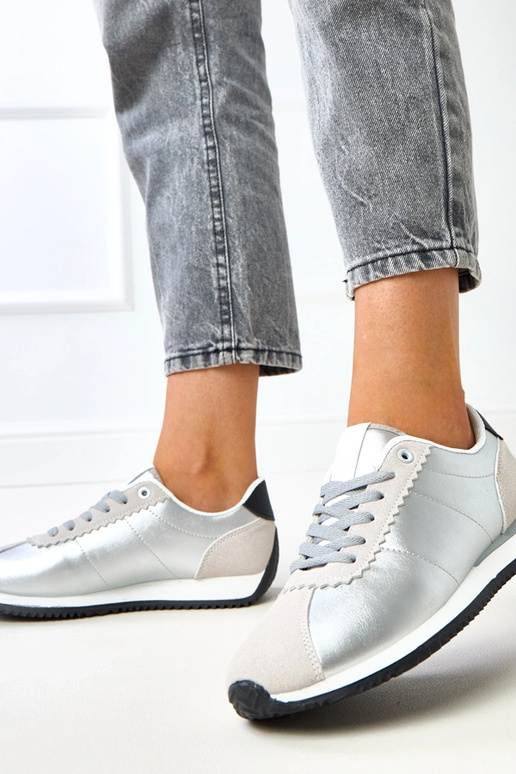 Hõbedased sportlikud kingad beeži... Hõbedased sportlikud kingad beeži...