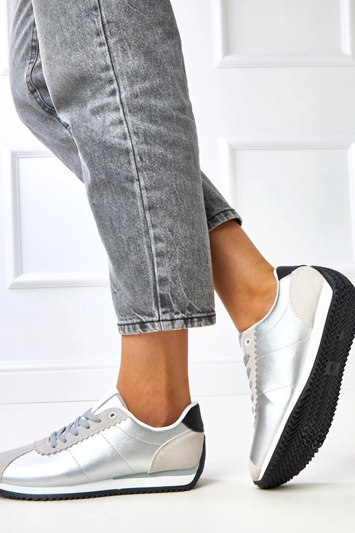 Hõbedased sportlikud kingad beeži... Hõbedased sportlikud kingad beeži...