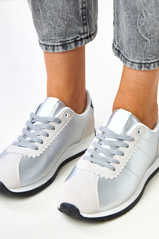 Hõbedased sportlikud kingad beeži... Hõbedased sportlikud kingad beeži...