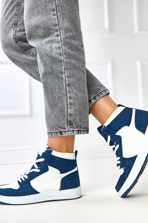 Kõrged tossud üle pahkluu tumedate...