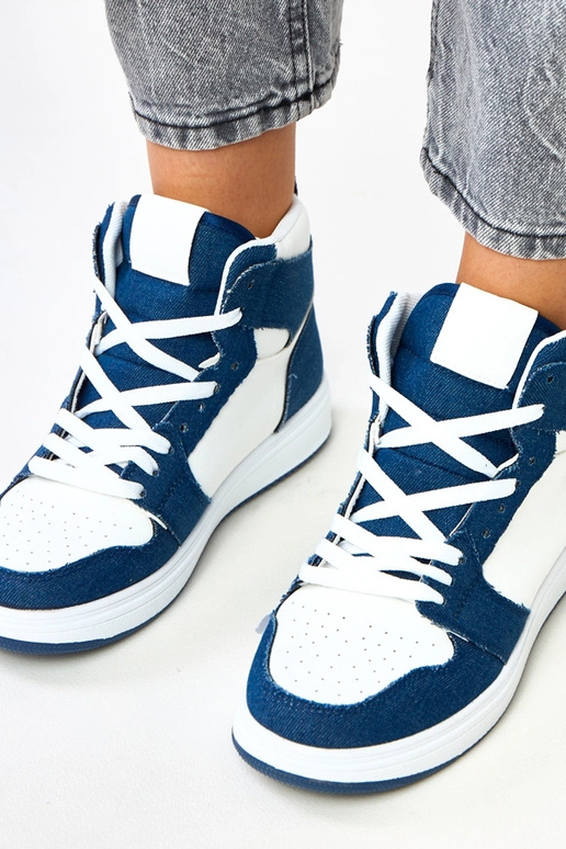 Kõrged tossud üle pahkluu tumedate...