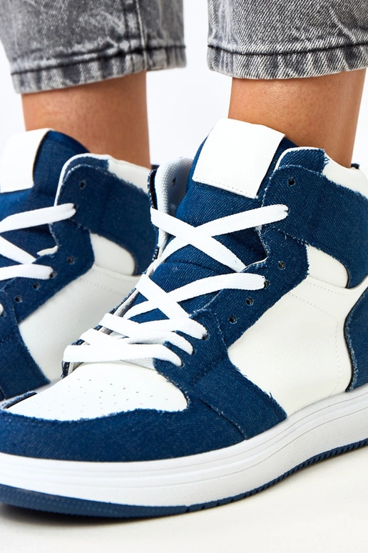 Kõrged tossud üle pahkluu tumedate...