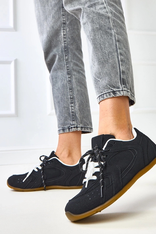 Mustad sportlikud jalanõud kahekordse... Mustad sportlikud jalanõud kahekordse...