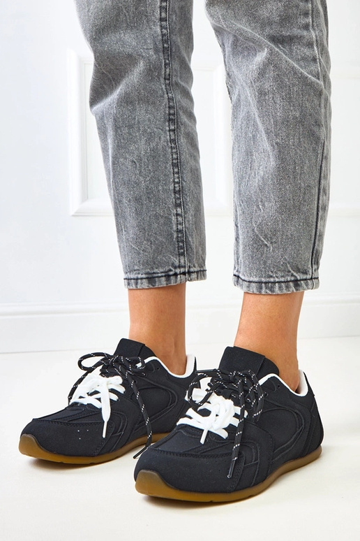 Mustad sportlikud jalanõud kahekordse... Mustad sportlikud jalanõud kahekordse...