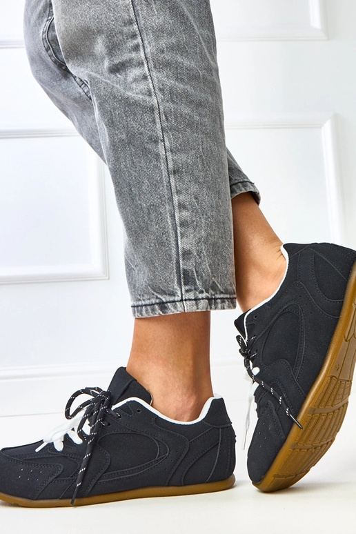 Mustad sportlikud jalanõud kahekordse... Mustad sportlikud jalanõud kahekordse...