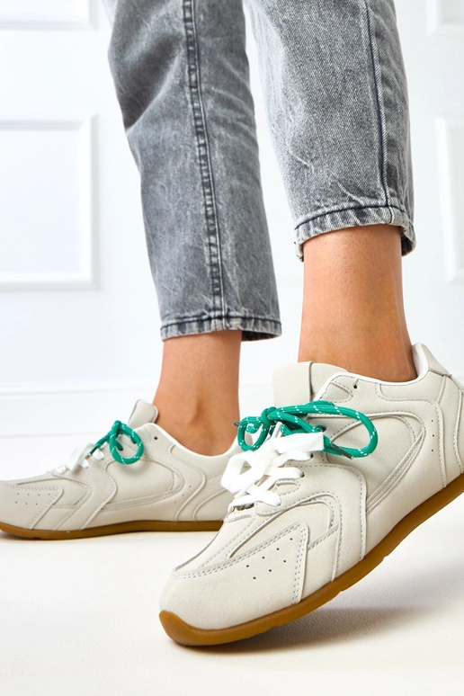 Hallid sportlikud jalanõud kahekordse... Hallid sportlikud jalanõud kahekordse...