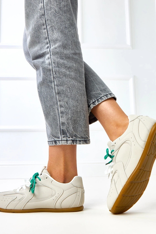 Hallid sportlikud jalanõud kahekordse... Hallid sportlikud jalanõud kahekordse...