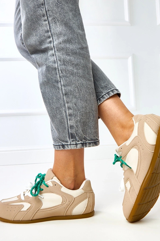 Beežid sportlikud jalanõud kahekordse... Beežid sportlikud jalanõud kahekordse...