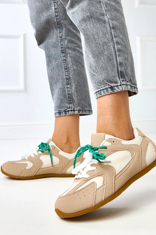 Beežid sportlikud jalanõud kahekordse... Beežid sportlikud jalanõud kahekordse...