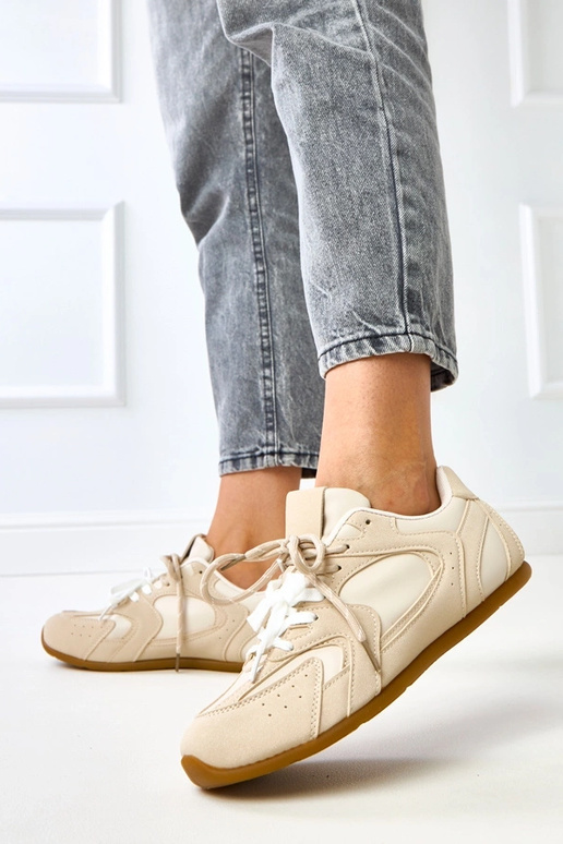 Beežid sportlikud jalanõud kahekordse... Beežid sportlikud jalanõud kahekordse...