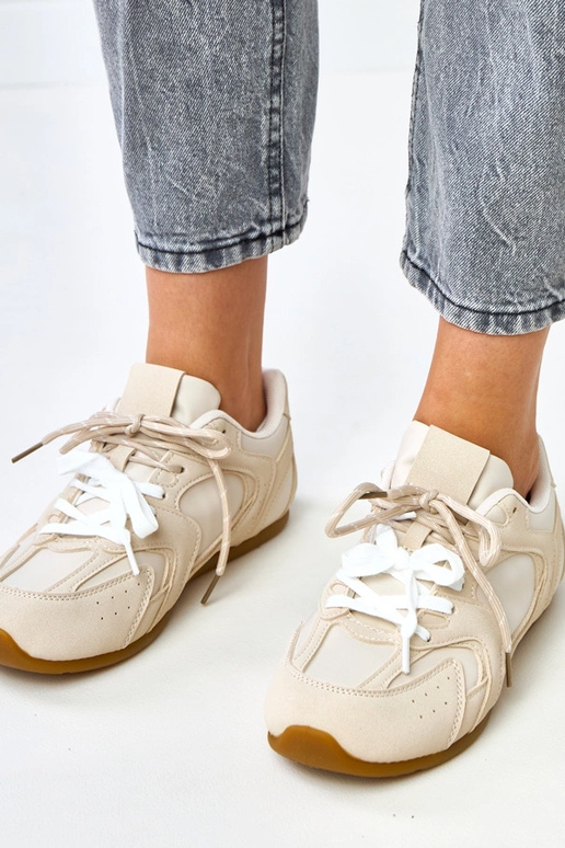 Beežid sportlikud jalanõud kahekordse... Beežid sportlikud jalanõud kahekordse...