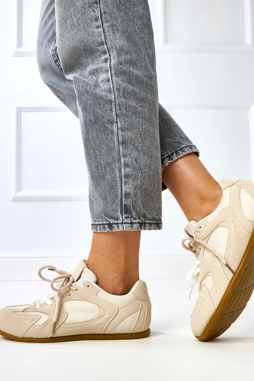 Beežid sportlikud jalanõud kahekordse... Beežid sportlikud jalanõud kahekordse...