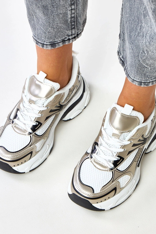 Kuldseid sportlikud jalanõud... Kuldseid sportlikud jalanõud...