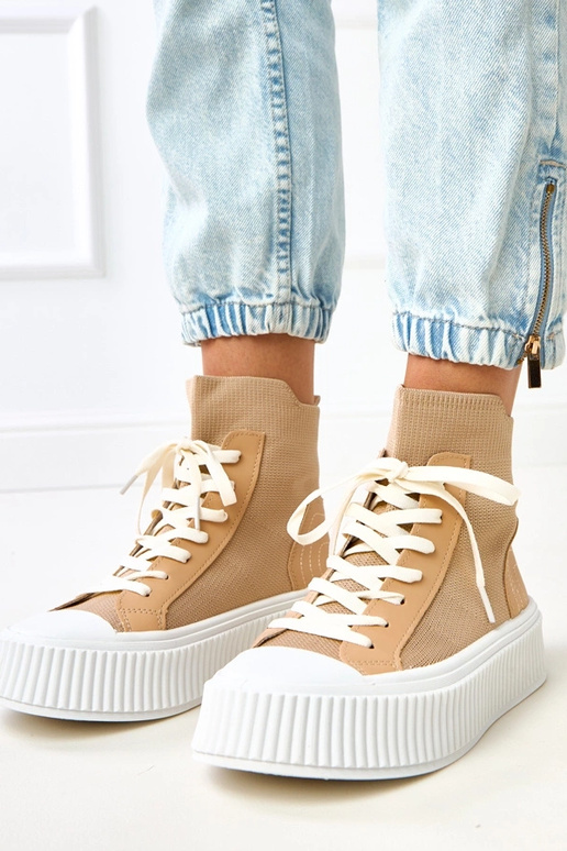 Pruunid sussid laia tallaga sokitüüpi...