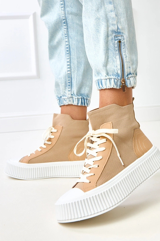 Pruunid sussid laia tallaga sokitüüpi...