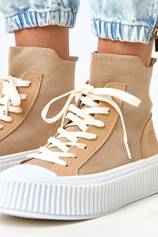 Pruunid sussid laia tallaga sokitüüpi...