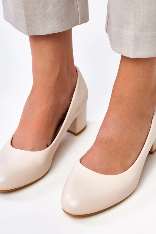 Kreemivärvi madalad kingad Polili