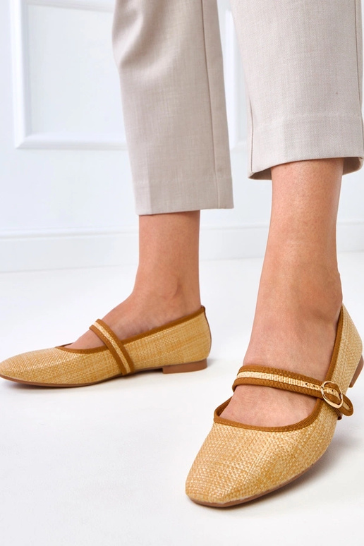 Pruunid punutud baleriinad...