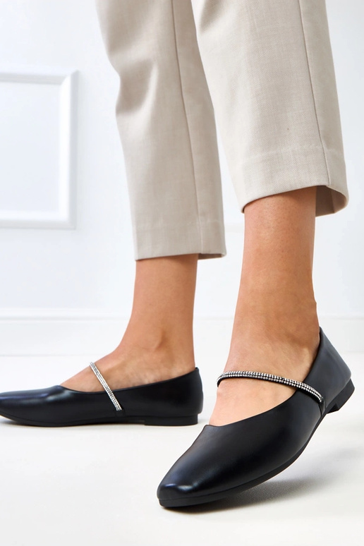 Musta ballerina koristehihnalla, Sikla Musta ballerina koristehihnalla, Sikla