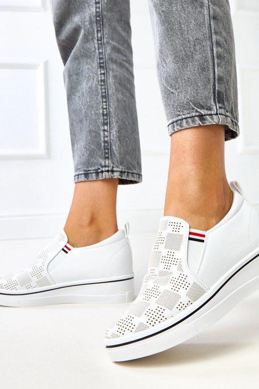 Valkoiset avokkaat korkean pohjan... Valkoiset avokkaat korkean pohjan...