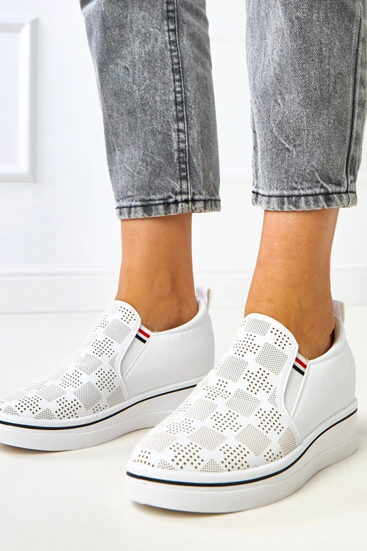 Valkoiset avokkaat korkean pohjan... Valkoiset avokkaat korkean pohjan...