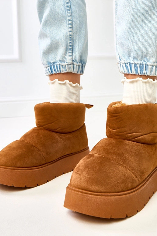 Ruskeat lämpimät lumisaappaat korkean... Ruskeat lämpimät lumisaappaat korkean...