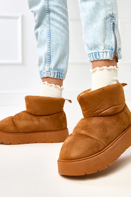 Ruskeat lämpimät lumisaappaat korkean... Ruskeat lämpimät lumisaappaat korkean...