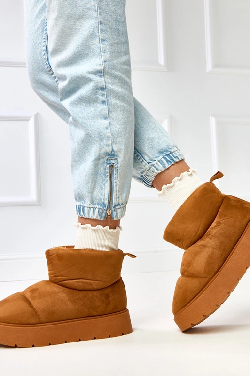 Ruskeat lämpimät lumisaappaat korkean... Ruskeat lämpimät lumisaappaat korkean...