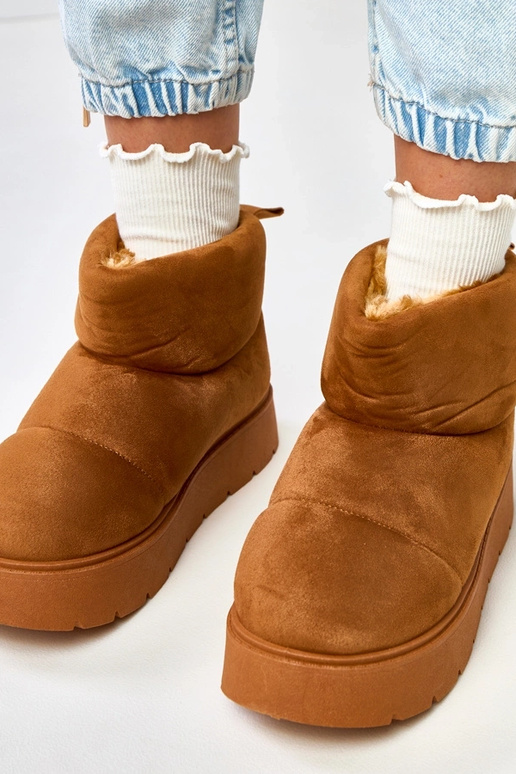 Ruskeat lämpimät lumisaappaat korkean... Ruskeat lämpimät lumisaappaat korkean...