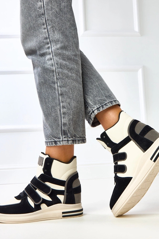 Ashni kõrged must-valged... Ashni kõrged must-valged...