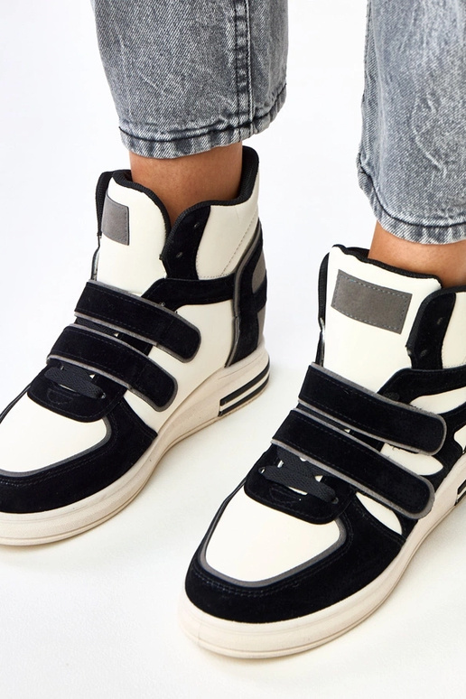 Ashni kõrged must-valged... Ashni kõrged must-valged...