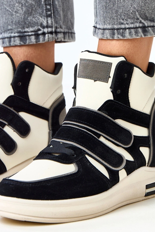 Ashni kõrged must-valged... Ashni kõrged must-valged...