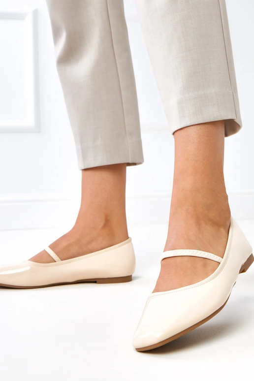 Lantos beežid lakitud ballerina... Lantos beežid lakitud ballerina...