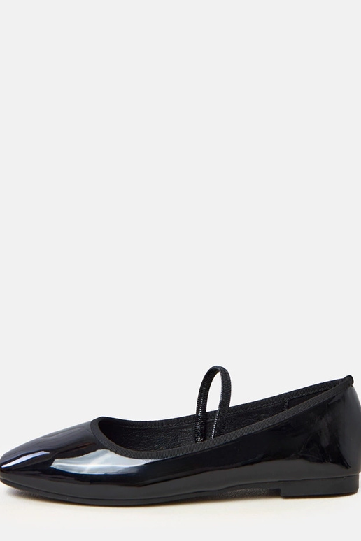 Lantos mustad lakitud ballerina... Lantos mustad lakitud ballerina...