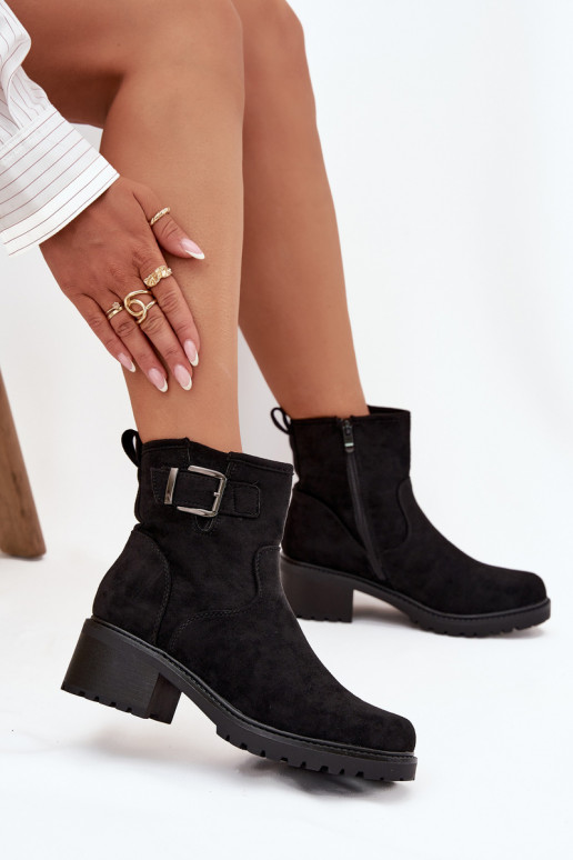 voodriga Pealiste poolsaapad Sellel ondala kontsaga Klocku neetide ja pandlaga msuud Helvina