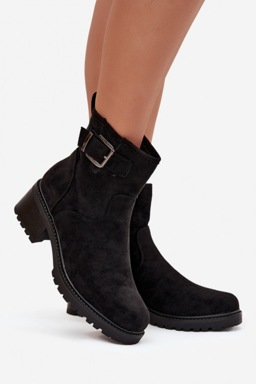 voodriga Pealiste poolsaapad Sellel ondala kontsaga Klocku neetide ja pandlaga msuud Helvina