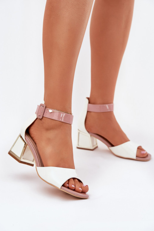Lakitud sandaalid kõrge jämeda kontsaga valget värvi Zennia Lakitud sandaalid kõrge jämeda kontsaga valget värvi Zennia