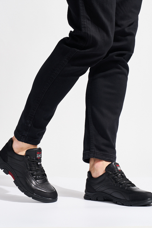 Mustade värvi spordijalatsid meestele